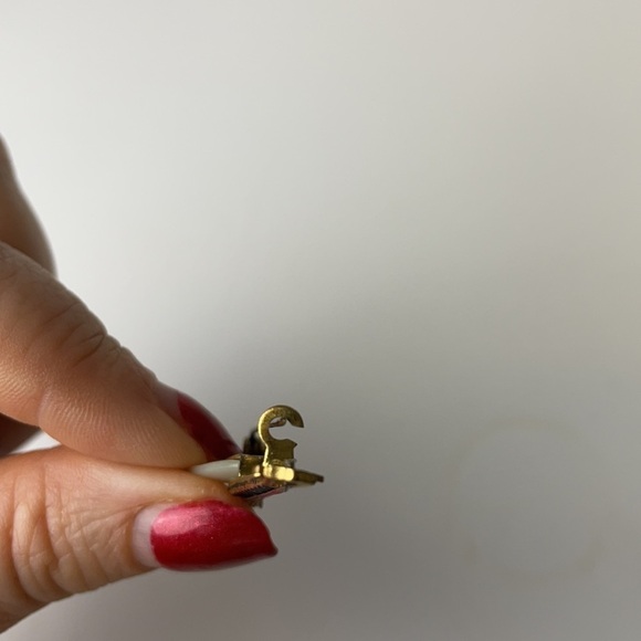 Vintage Mother of Pearl  Mandolin Brooch - Picture 5 of 13